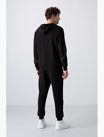 Conjunto de homem de sweatshirt com capuz e calças tommy