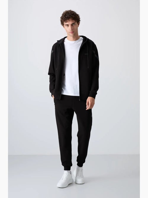 Conjunto de homem de sweatshirt com capuz e calças tommy - Kiabi Conjunto de homem de sweatshirt com capuz e calças tommy - Kiabi