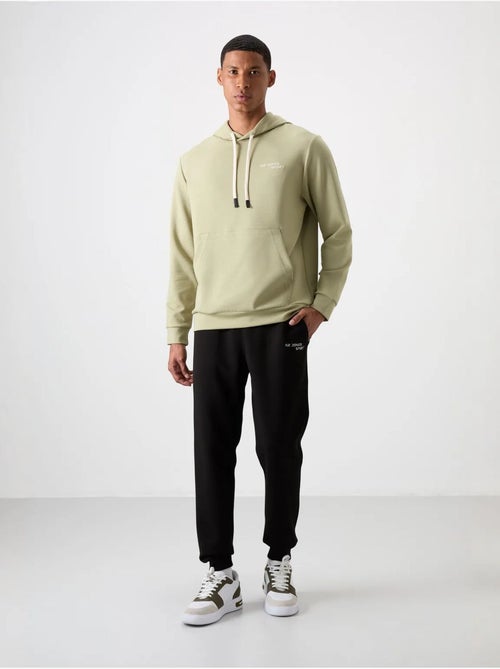 Conjunto de homem de sweatshirt com capuz e calças tommy - Kiabi Conjunto de homem de sweatshirt com capuz e calças tommy - Kiabi