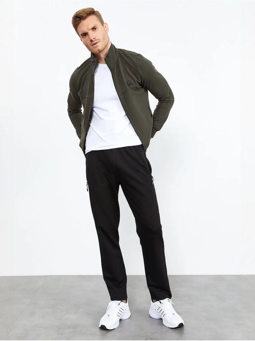 Conjunto de homem de sweatshirt com fecho frontal e calças tommy - Kiabi Conjunto de homem de sweatshirt com fecho frontal e calças tommy - Kiabi