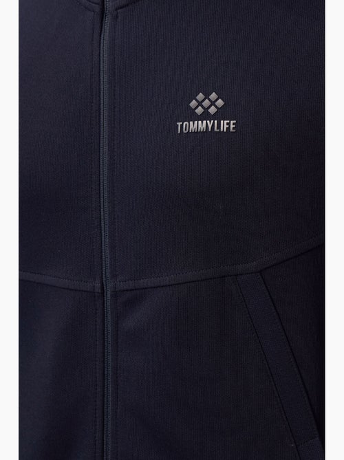 Conjunto de homem de sweatshirt de manga comprida com fecho e calças tommy - Kiabi Conjunto de homem de sweatshirt de manga comprida com fecho e calças tommy - Kiabi