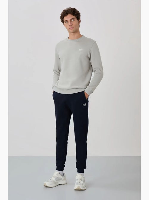 Conjunto de homem de sweatshirt e calças em felpa de algodão e poliéster tommy - Kiabi Conjunto de homem de sweatshirt e calças em felpa de algodão e poliéster tommy - Kiabi
