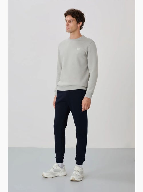 Conjunto de homem de sweatshirt e calças em felpa de algodão e poliéster tommy - Kiabi Conjunto de homem de sweatshirt e calças em felpa de algodão e poliéster tommy - Kiabi