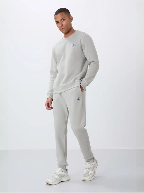 Conjunto de homem de sweatshirt e calças em felpa de algodão e poliéster tommy - Kiabi Conjunto de homem de sweatshirt e calças em felpa de algodão e poliéster tommy - Kiabi