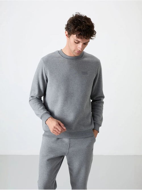 Conjunto de homem de sweatshirt e calças em felpa de algodão e poliéster tommy - Kiabi Conjunto de homem de sweatshirt e calças em felpa de algodão e poliéster tommy - Kiabi