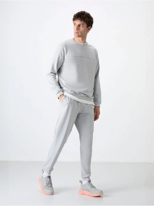 Conjunto de homem de sweatshirt em fleece e calças tommy - Kiabi Conjunto de homem de sweatshirt em fleece e calças tommy - Kiabi
