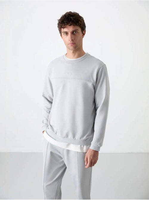 Conjunto de homem de sweatshirt em fleece e calças tommy - Kiabi Conjunto de homem de sweatshirt em fleece e calças tommy - Kiabi