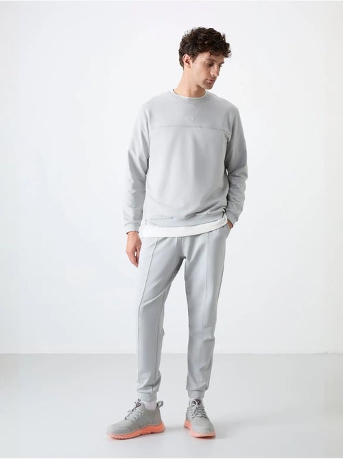 Conjunto de homem de sweatshirt em fleece e calças tommy - Kiabi Conjunto de homem de sweatshirt em fleece e calças tommy - Kiabi