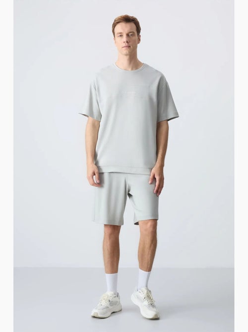 Conjunto de homem de t-shirt oversized e calções em mistura de algodão tommy - Kiabi Conjunto de homem de t-shirt oversized e calções em mistura de algodão tommy - Kiabi