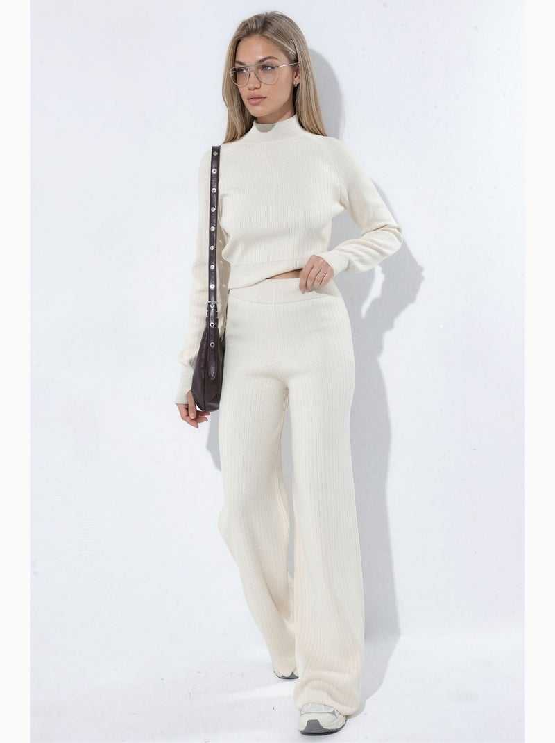 Conjunto de malha com suéter cropped de meia gola alta e calças hiccup Creme - Kiabi