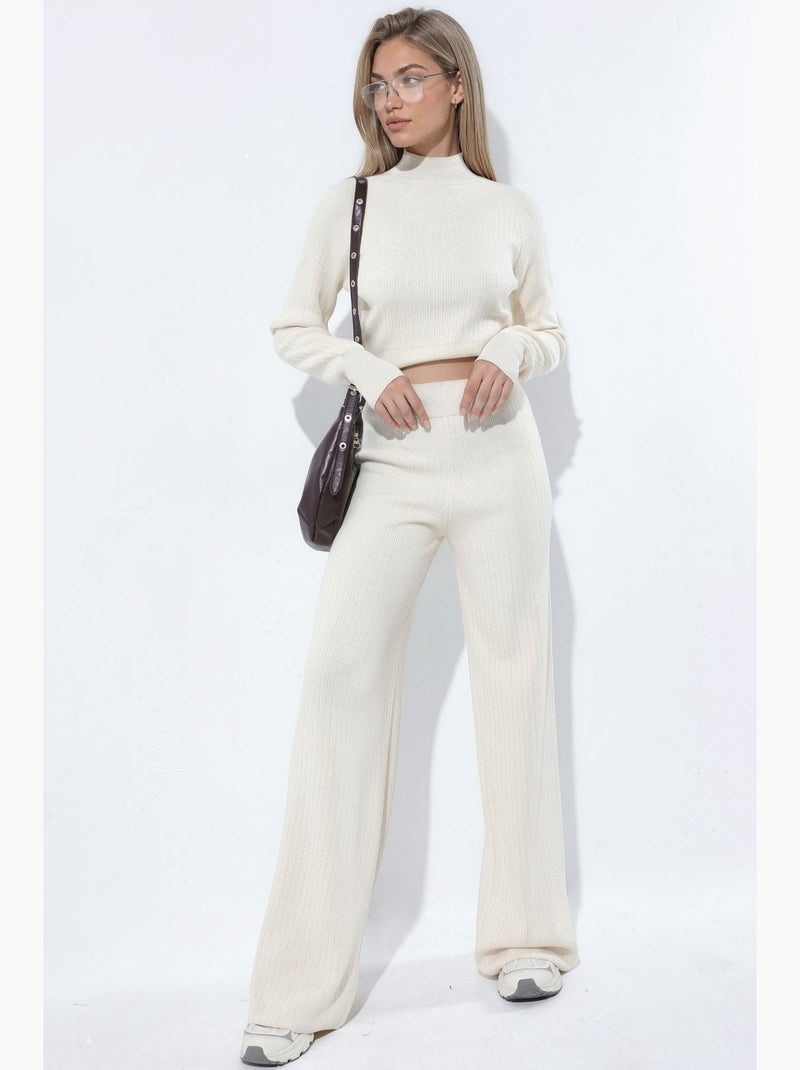 Conjunto de malha com suéter cropped de meia gola alta e calças hiccup Creme - Kiabi