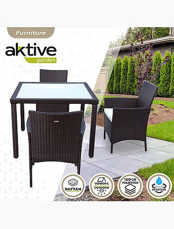 Conjunto de móveis de pátio com cadeiras de vime e mesa aktive