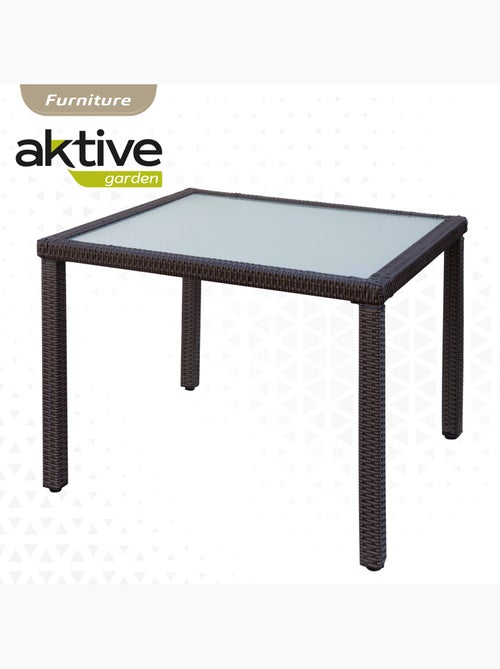 Conjunto de móveis de pátio com cadeiras de vime e mesa aktive - Kiabi Conjunto de móveis de pátio com cadeiras de vime e mesa aktive - Kiabi