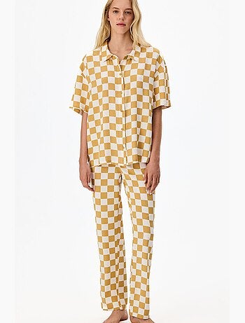Conjunto de pijama hannah com padrão aos quadrados, camisa de manga curta e calça penti