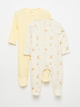 Conjunto de pijamas com pés