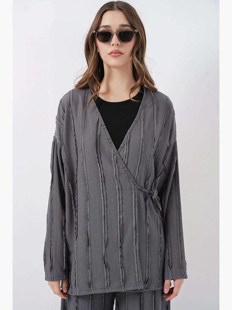 Conjunto de quimono texturizado com decote em v e detalhe de atar & calças de perna larga bdart Cinza - Kiabi