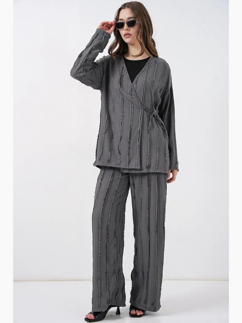 Conjunto de quimono texturizado com decote em v e detalhe de atar & calças de perna larga bdart Cinza - Kiabi