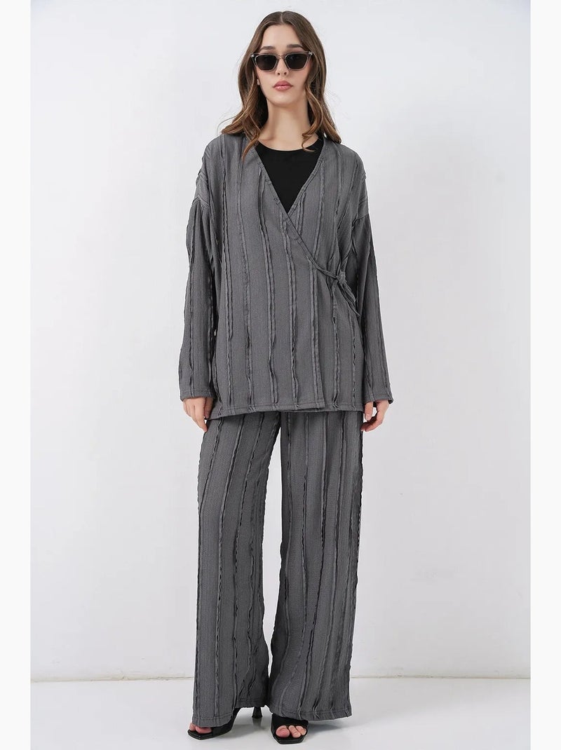 Conjunto de quimono texturizado com decote em v e detalhe de atar & calças de perna larga bdart Cinza - Kiabi