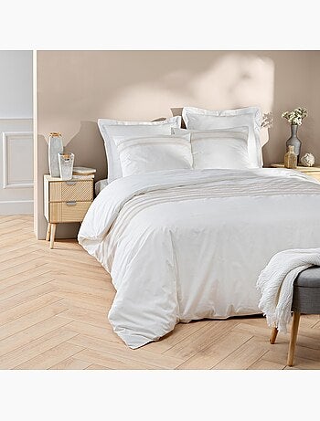 Conjunto de roupa de cama de algodão com motivos bordados finos