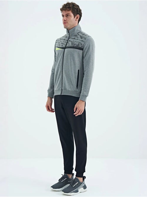 Conjunto de sweatshirt e calças com estampado e gola com fecho de correr tommy - Kiabi Conjunto de sweatshirt e calças com estampado e gola com fecho de correr tommy - Kiabi