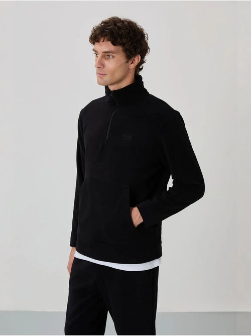Conjunto de sweatshirt e calças em polar de poliéster para homem tommy - Kiabi Conjunto de sweatshirt e calças em polar de poliéster para homem tommy - Kiabi