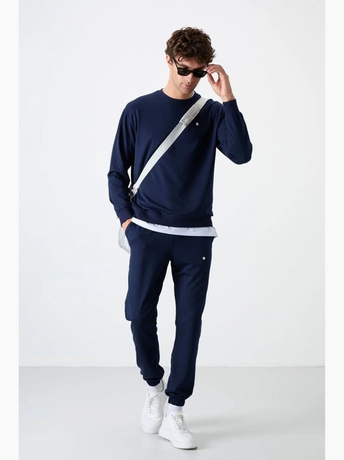 Conjunto de sweatshirt e calças oversize gola redonda tommy - Kiabi Conjunto de sweatshirt e calças oversize gola redonda tommy - Kiabi