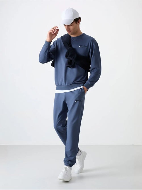 Conjunto de sweatshirt e calças oversize gola redonda tommy - Kiabi Conjunto de sweatshirt e calças oversize gola redonda tommy - Kiabi