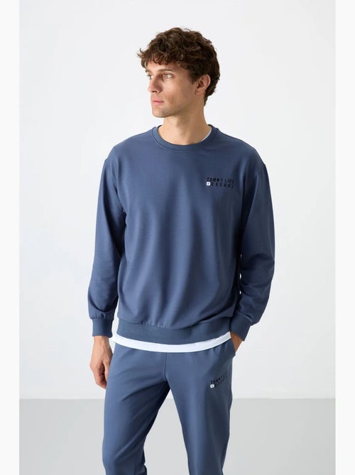 Conjunto de sweatshirt e calças oversize gola redonda tommy - Kiabi Conjunto de sweatshirt e calças oversize gola redonda tommy - Kiabi