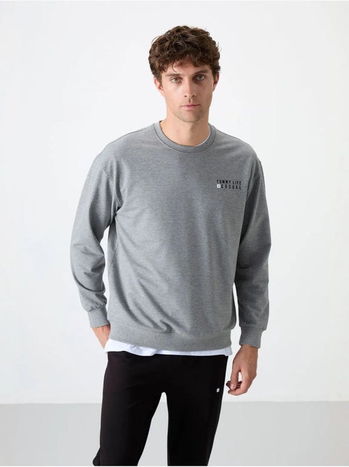 Conjunto de sweatshirt e calças oversize gola redonda tommy - Kiabi Conjunto de sweatshirt e calças oversize gola redonda tommy - Kiabi