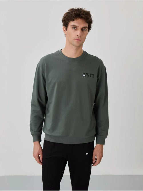 Conjunto de sweatshirt e calças oversize gola redonda tommy - Kiabi Conjunto de sweatshirt e calças oversize gola redonda tommy - Kiabi