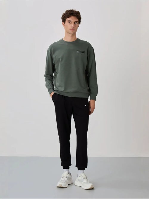 Conjunto de sweatshirt e calças oversize gola redonda tommy - Kiabi Conjunto de sweatshirt e calças oversize gola redonda tommy - Kiabi