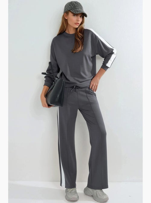 Conjunto de sweatshirt e calças regular fit modal touch hiccup - Kiabi Conjunto de sweatshirt e calças regular fit modal touch hiccup - Kiabi
