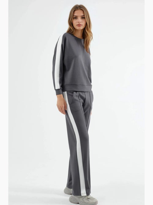 Conjunto de sweatshirt e calças regular fit modal touch hiccup - Kiabi Conjunto de sweatshirt e calças regular fit modal touch hiccup - Kiabi