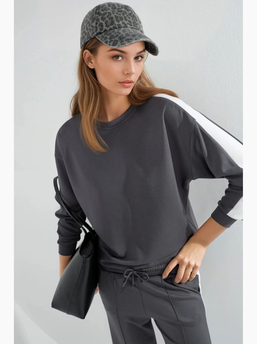 Conjunto de sweatshirt e calças regular fit modal touch hiccup - Kiabi Conjunto de sweatshirt e calças regular fit modal touch hiccup - Kiabi