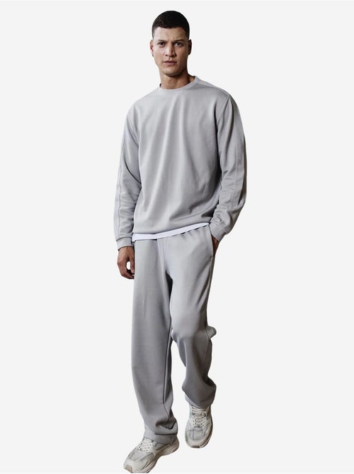 Conjunto de sweatshirt oversized e calças de homem tommy - Kiabi Conjunto de sweatshirt oversized e calças de homem tommy - Kiabi
