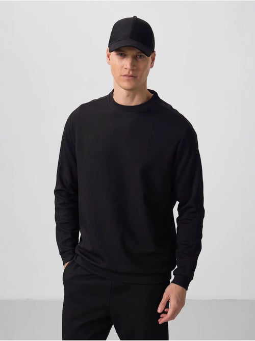Conjunto de sweatshirt oversized e calças de homem tommy - Kiabi Conjunto de sweatshirt oversized e calças de homem tommy - Kiabi