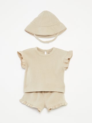 Conjunto de t-shirt + calções + chapéu em malha gofrada - 3 peças