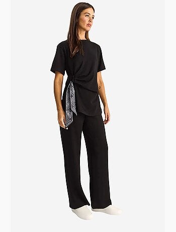 Conjunto de t-shirt de decote redondo e calças de perna larga lucci