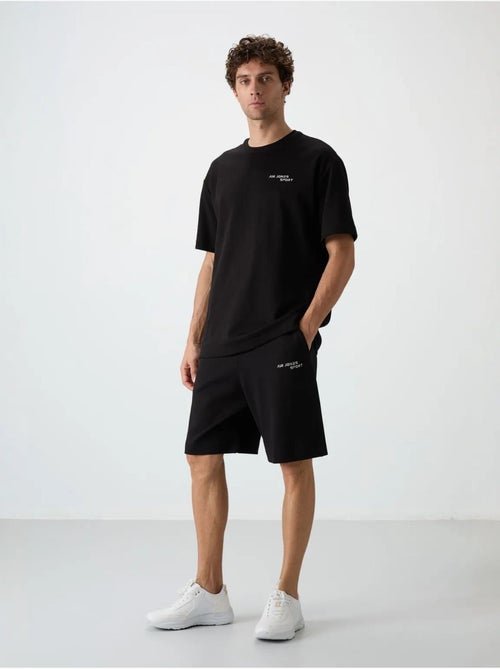 Conjunto de t-shirt oversized de manga curta e calções tommy - Kiabi Conjunto de t-shirt oversized de manga curta e calções tommy - Kiabi
