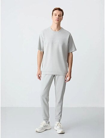 Conjunto de t-shirt oversized e calças de homem tommy