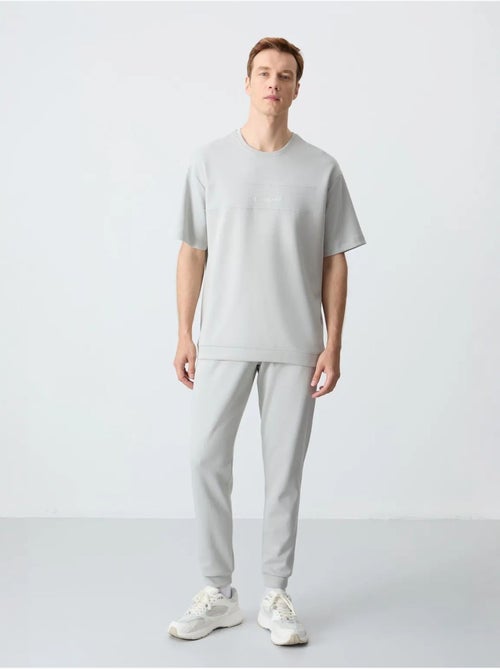 Conjunto de t-shirt oversized e calças de homem tommy - Kiabi Conjunto de t-shirt oversized e calças de homem tommy - Kiabi