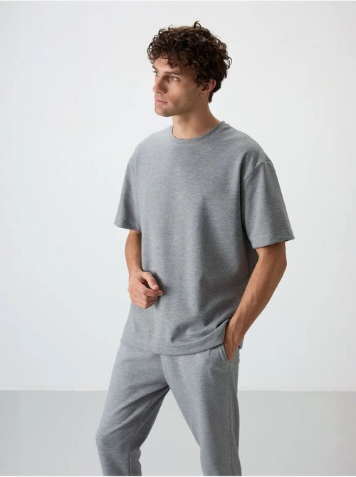 Conjunto de t-shirt oversized e calças de homem tommy - Kiabi Conjunto de t-shirt oversized e calças de homem tommy - Kiabi