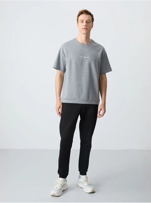 Conjunto de t-shirt oversized e calças de homem tommy - Kiabi Conjunto de t-shirt oversized e calças de homem tommy - Kiabi