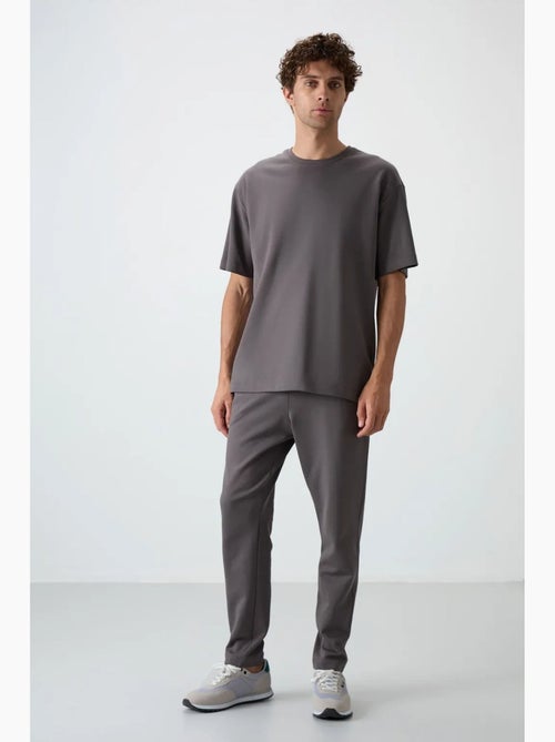 Conjunto de t-shirt oversized e calças de homem tommy - Kiabi Conjunto de t-shirt oversized e calças de homem tommy - Kiabi