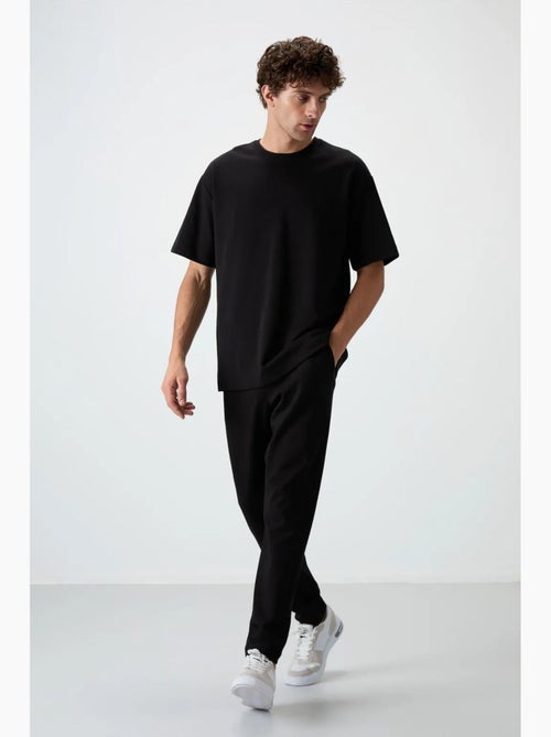 Conjunto de t-shirt oversized e calças de homem tommy - Kiabi Conjunto de t-shirt oversized e calças de homem tommy - Kiabi