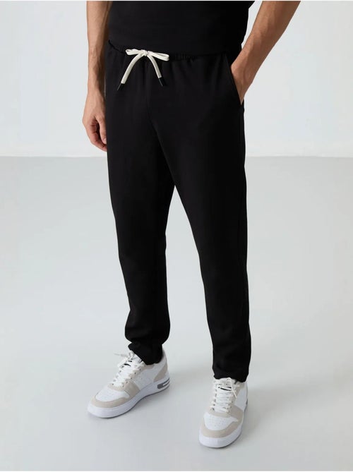 Conjunto de t-shirt oversized e calças de homem tommy - Kiabi Conjunto de t-shirt oversized e calças de homem tommy - Kiabi