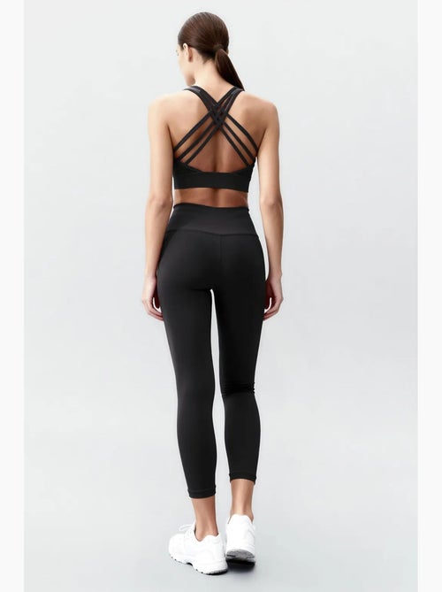 Conjunto desportivo sem mangas com leggings tommy - Kiabi Conjunto desportivo sem mangas com leggings tommy - Kiabi
