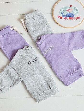 Conjunto em moletão: sweatshirt e calças - 2 peças