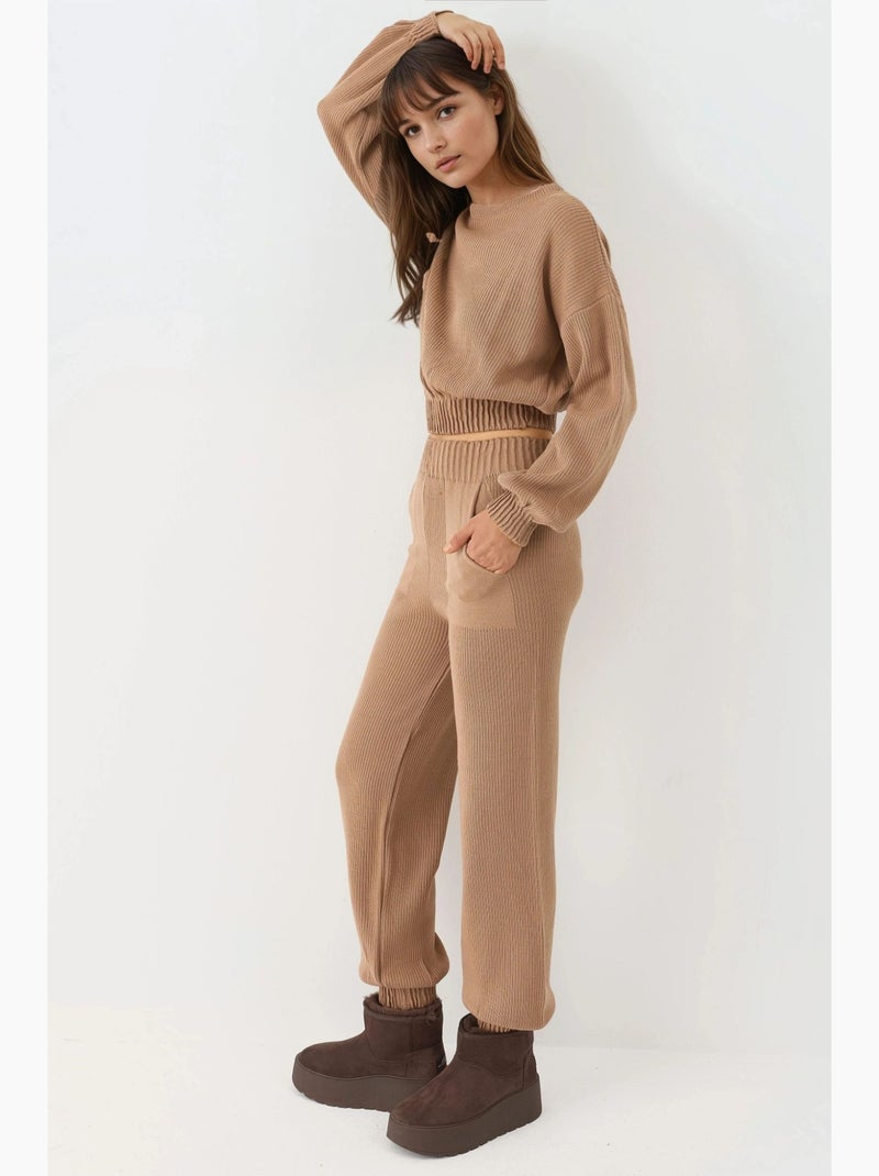 Conjunto malha com camisola curta de gola redonda e calças com punhos elásticos my fashion Camelo - Kiabi