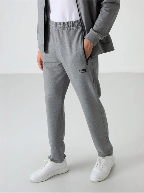 Conjunto masculino de sweatshirt e calças em fleece tricotado tommy - Kiabi Conjunto masculino de sweatshirt e calças em fleece tricotado tommy - Kiabi